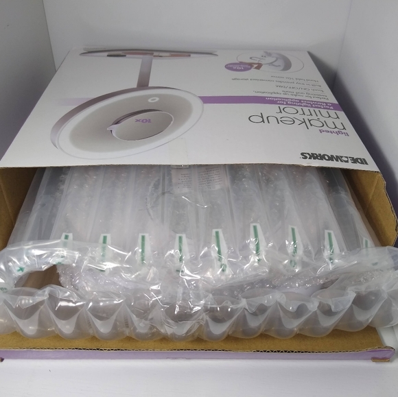 Lighted makeup mirror - Picture 4 of 9